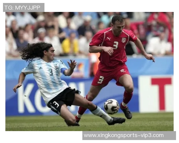 百大足球退役球星荣耀回顾与传奇瞬间全景展现